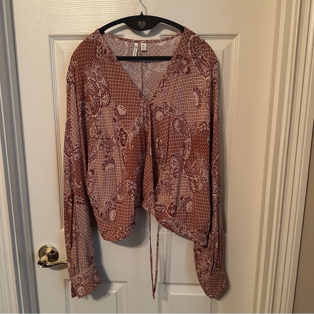 Versona brand wrap style top.
